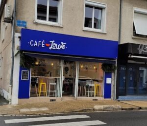 Café Louve façade