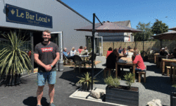 Tony Della Vallé, gérant du « Bar Local »